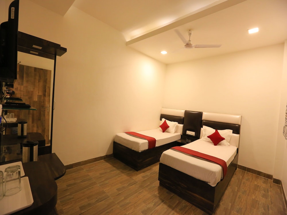 OYO Rooms 158 Gomti Nagar Kathota Jheel