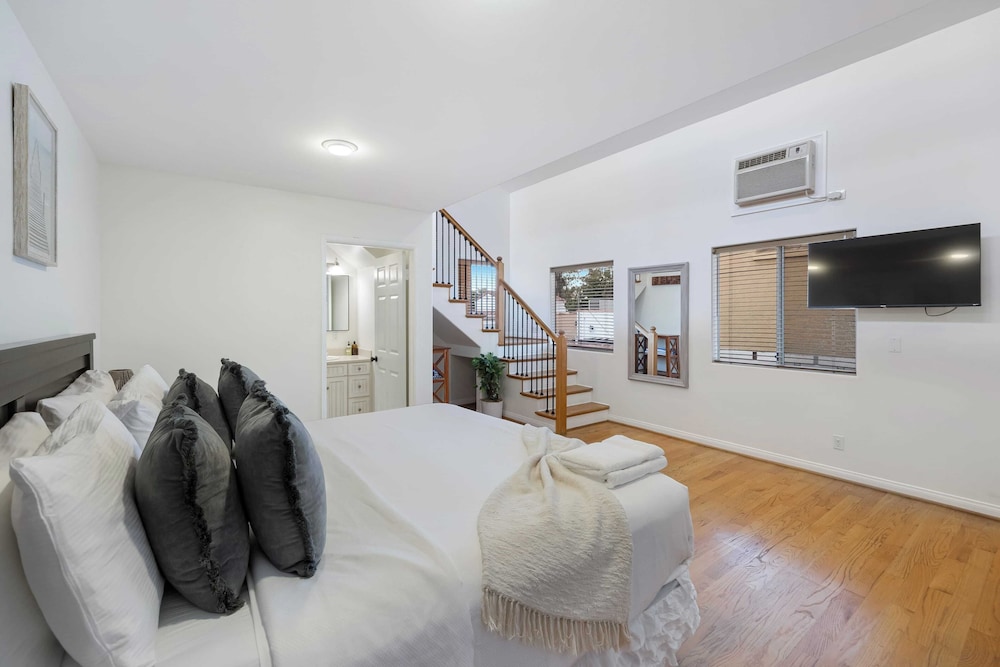 Belmont Shore Retreat Rooftop Lounge, Putting Green & Near 2nd Street Beaches