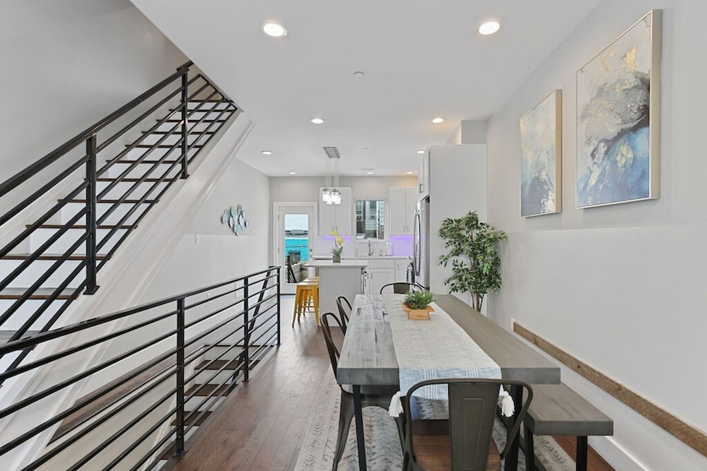 Luxury Roofdeck Retreat 4-bdrm Near Penn Chop