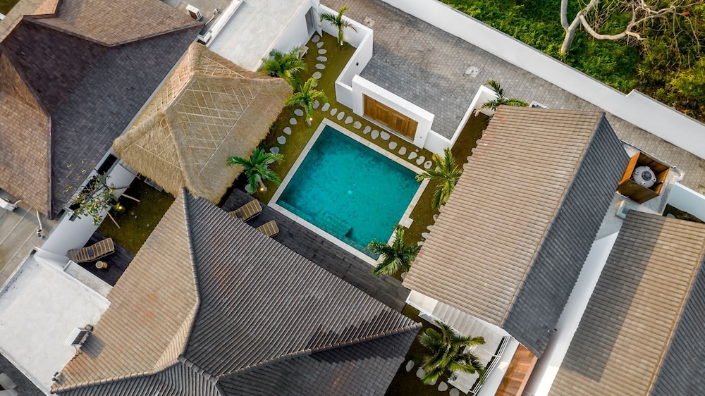 A Casa Di Renucci by Alfred in Bali - Brand New Stunning 5BR Villa Near Seminyak Beach