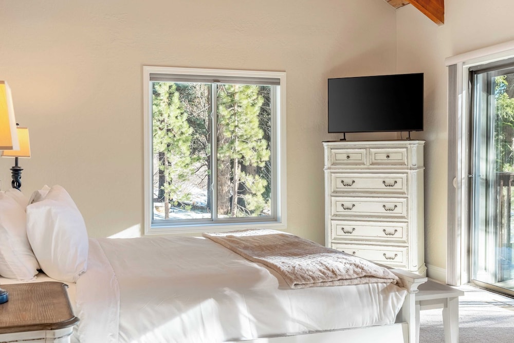 Views + Mins to Skiing, Lake, & Incline Village Incline Serenity by Avantstay