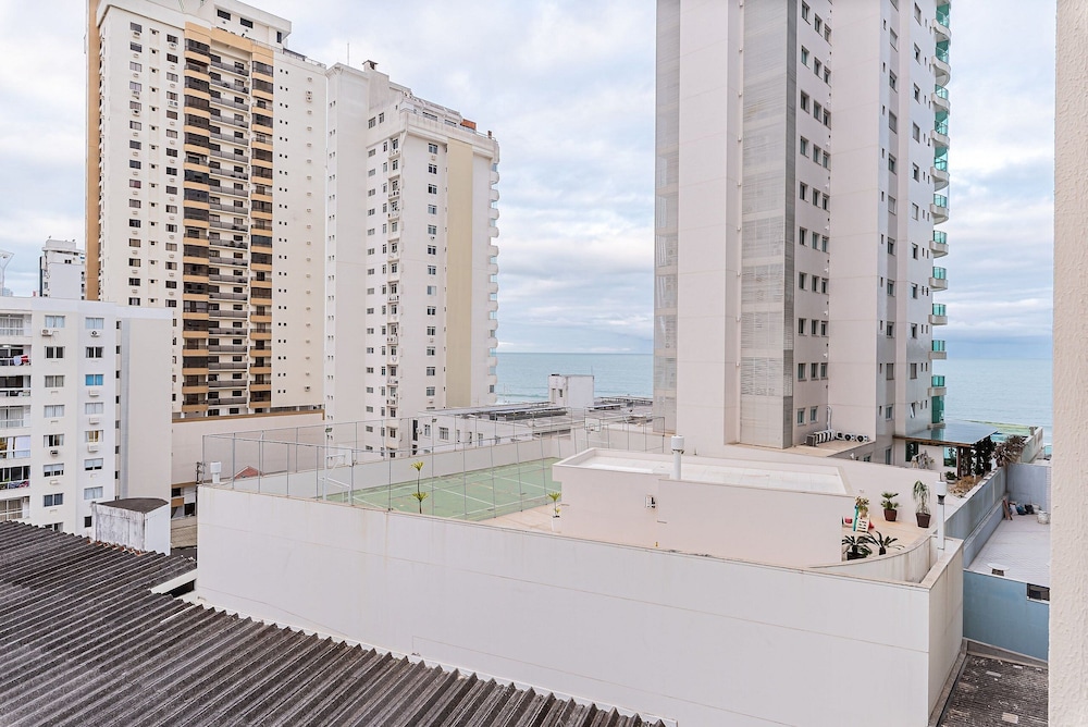 Sea View apt 130m From the Beach in BC Erg605