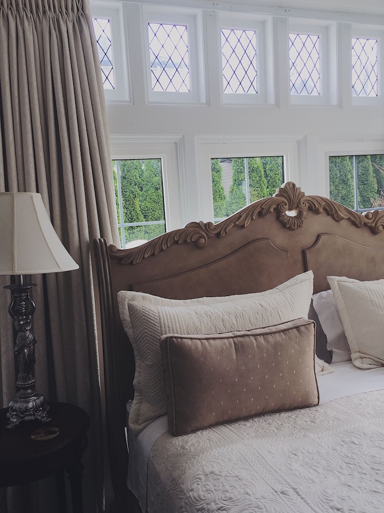 Greenview Manor Luxury Bed & Breakfast - Image 3