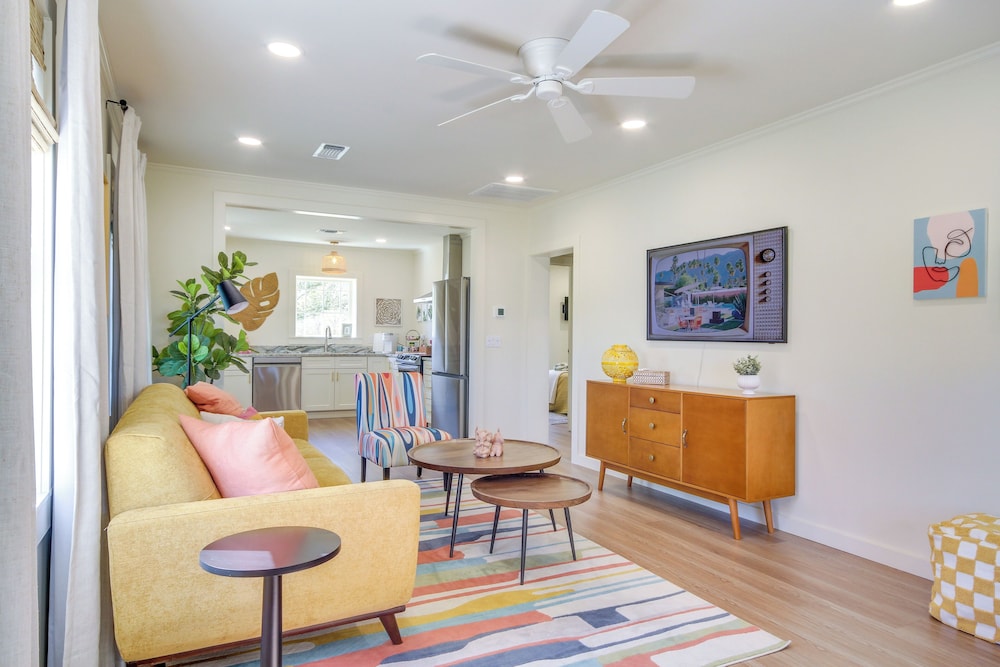 Colorful & Retro Perkinston Cottage w/ Yard!