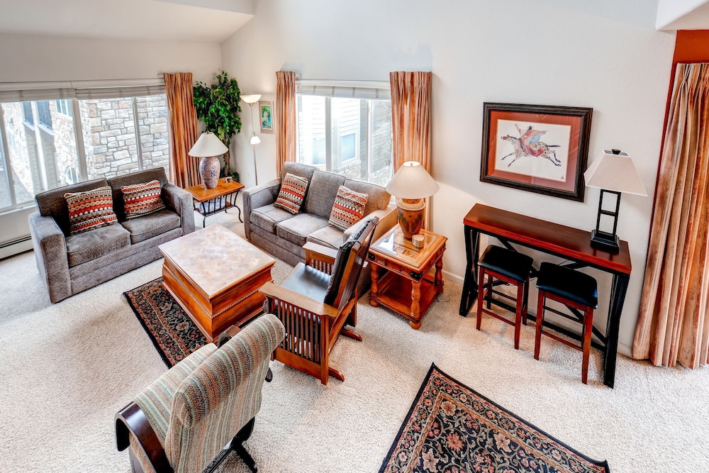 Bay Club Town Homes by CRMR view 3