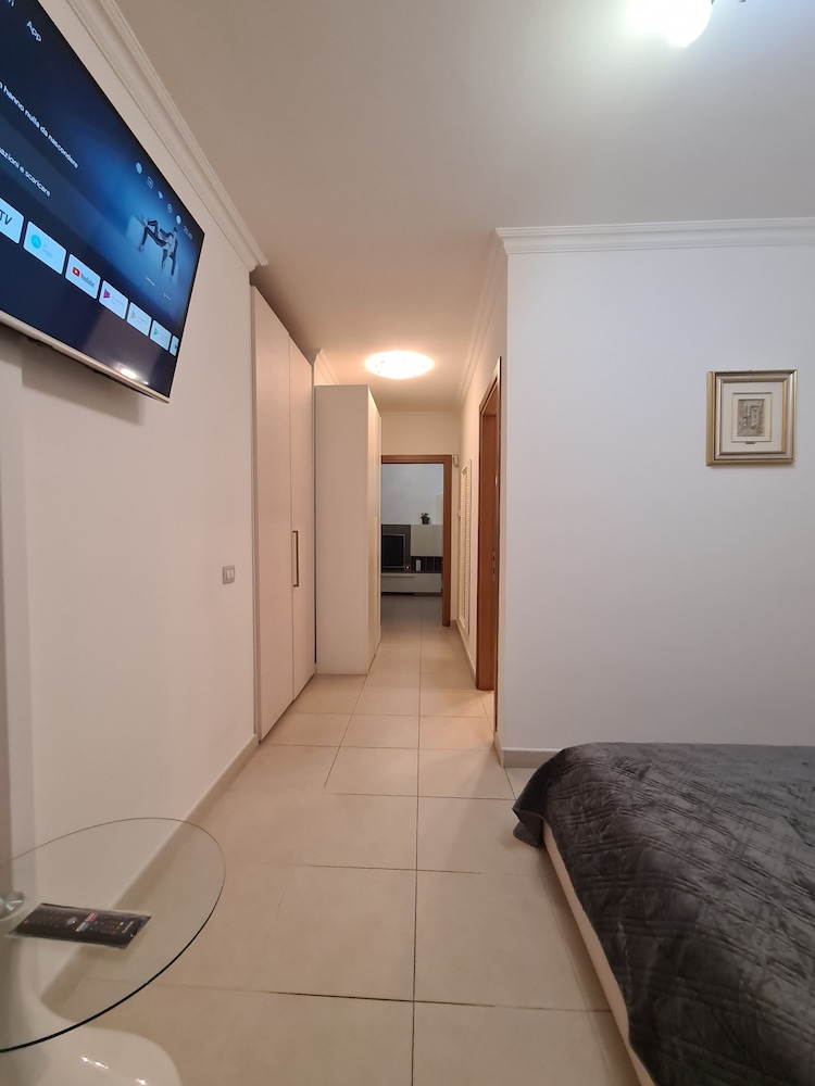 Rooms And Comfort Apartment
