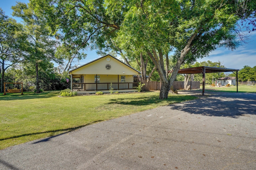Peace, Space & Starry Nights: Ranch Home in Azle