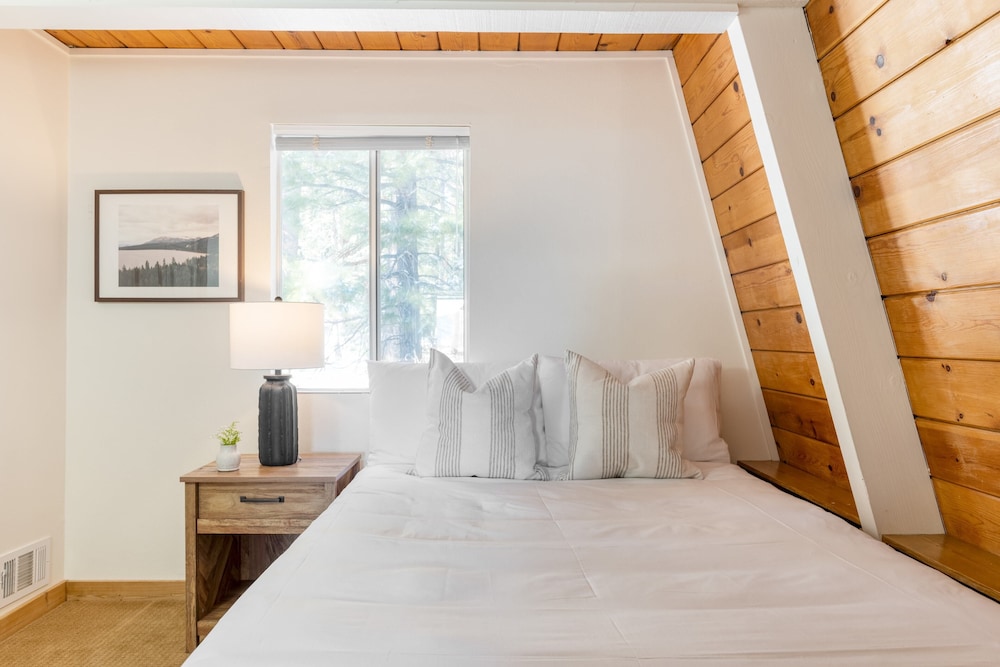 Chickaree by Avantstay A-frame w/ Mountain Views - Property Image 21