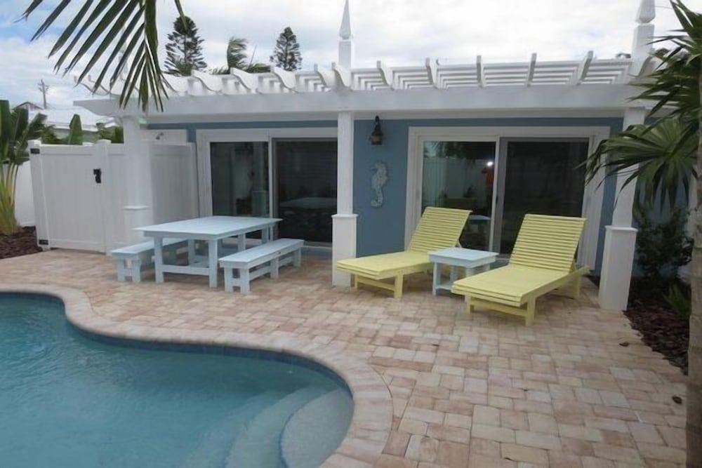 Lizzie Lu's Island Retreat