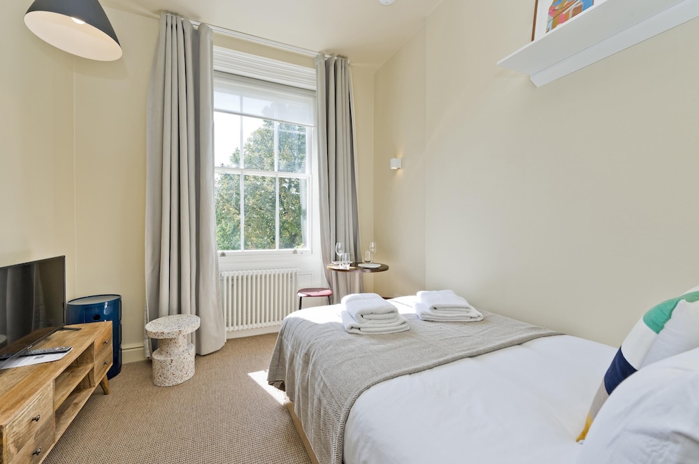 Bijou Studio in Grade 2 Listed Camden Terrace