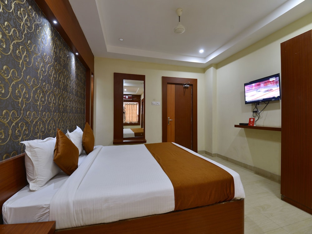 OYO 9048 Hotel Lucifer