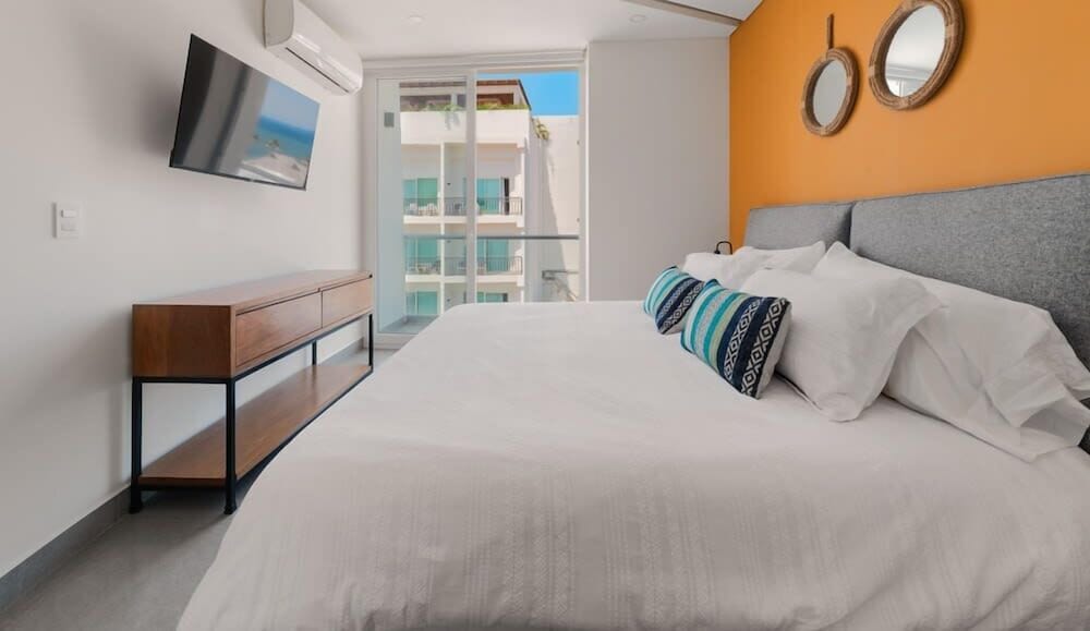 New 1 Br Unit 2 Min From Beach - Pool - King Bed