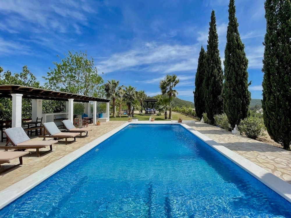 Holiday Home Near Stunning Beaches