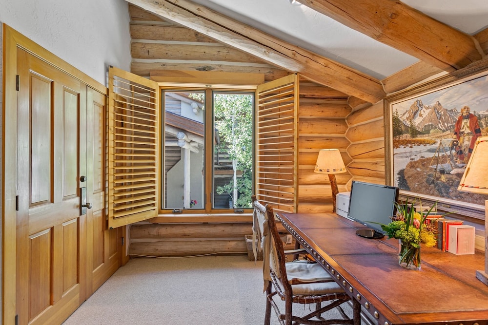 Pine Inn at Trail's End Lodge - Three Bedroom Residence with Spa #2 3 Condo