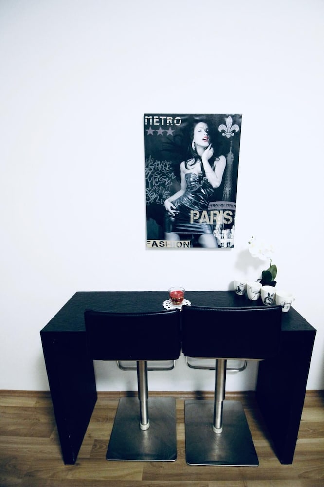 Cozy 2BR Apartment Near Augarten