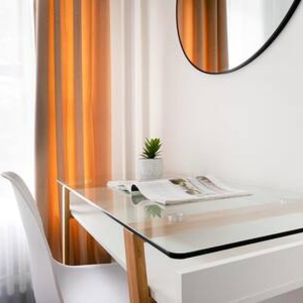 444-3 1BR Hell s Kitchen- Newly Furnished -elevator