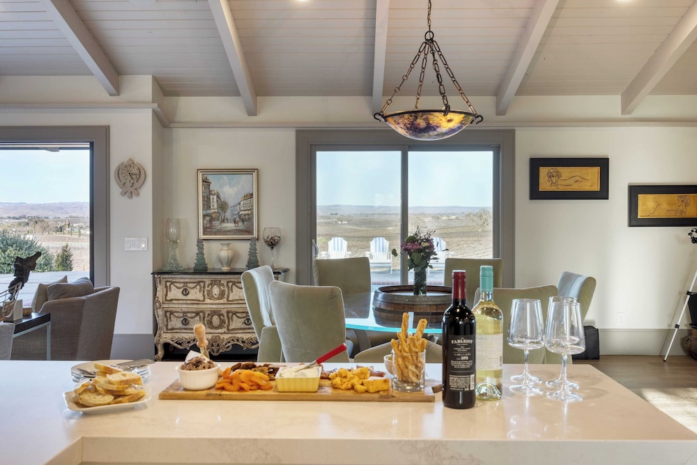 Private Pool, Firepit & Wine Room Near Top Paso Wineries Devi Ranch