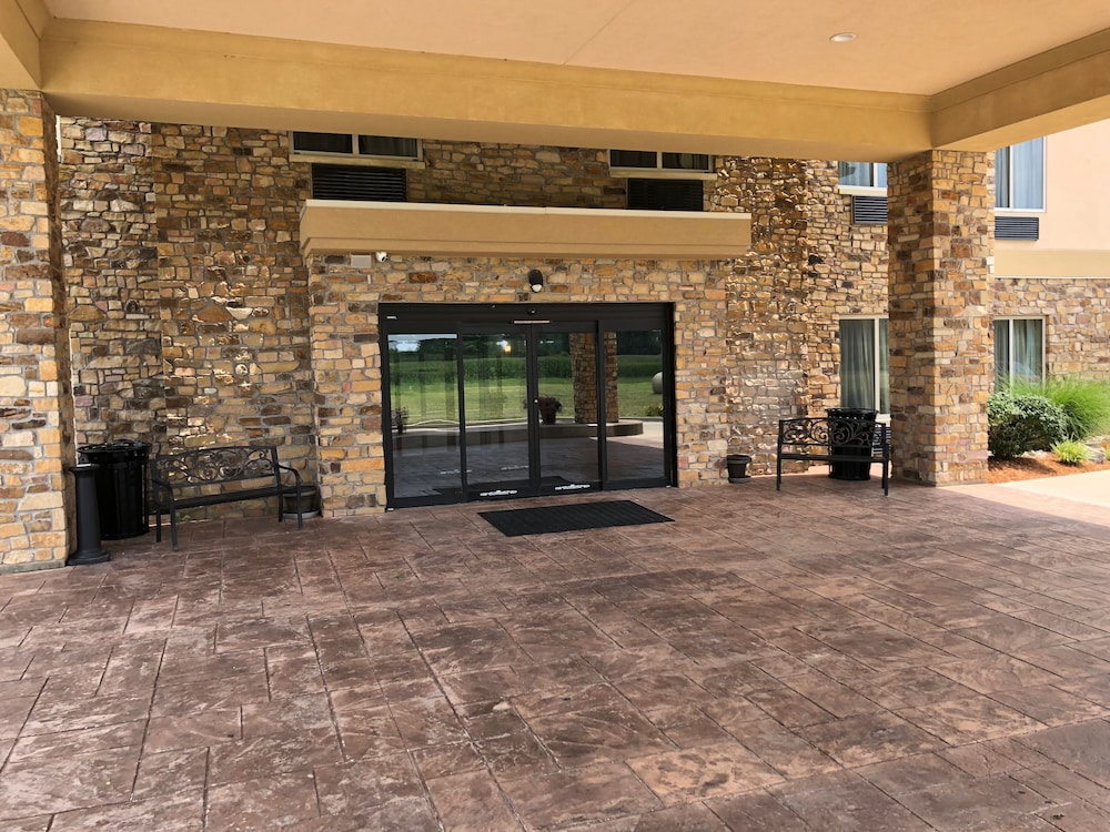 Country View Inn & Suites