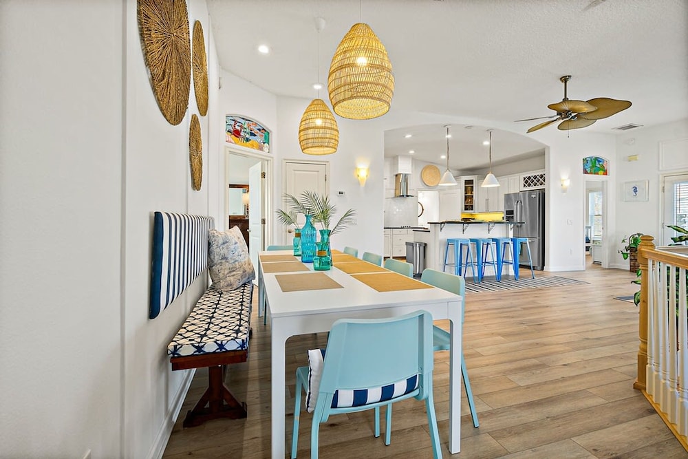 Perfect Beach House 2min Walk With Heated Pool and Hot Tub 4 bed 3 Bath With Pet Friendly