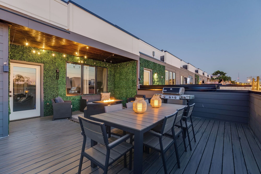 Downtown Dolly - Heart of Gulch - Rooftop Hot Tub