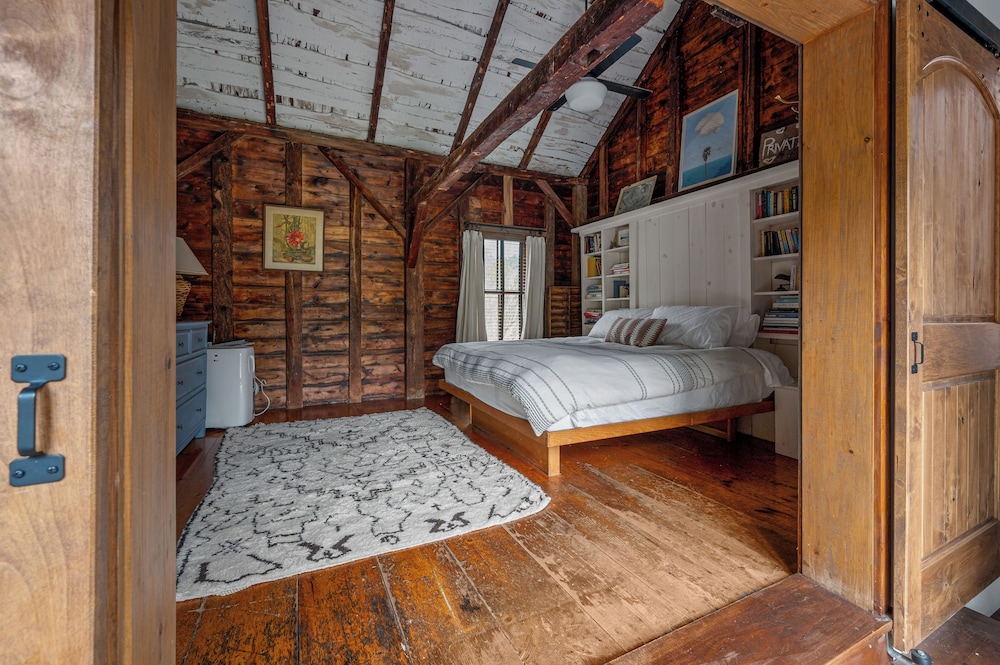 Renovated Grand Woodstock Barn