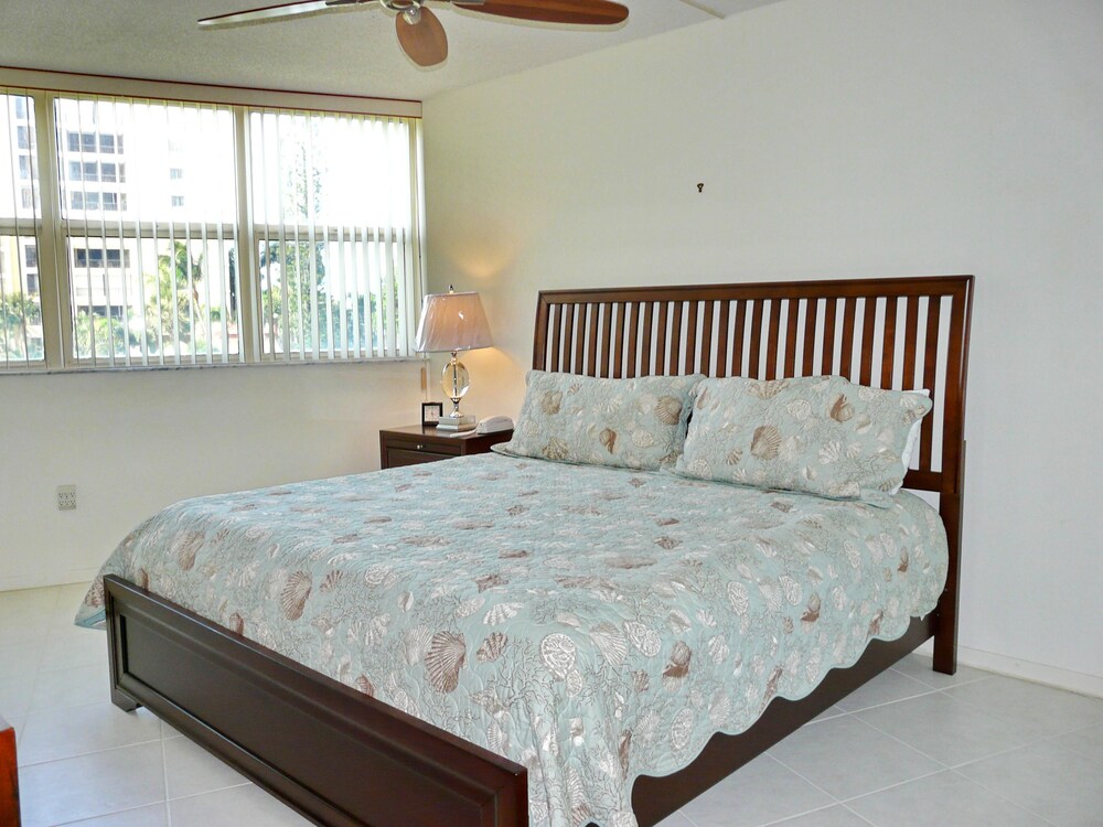 Cozy Beachfront Condo With Pool and Tennis Courts view 4