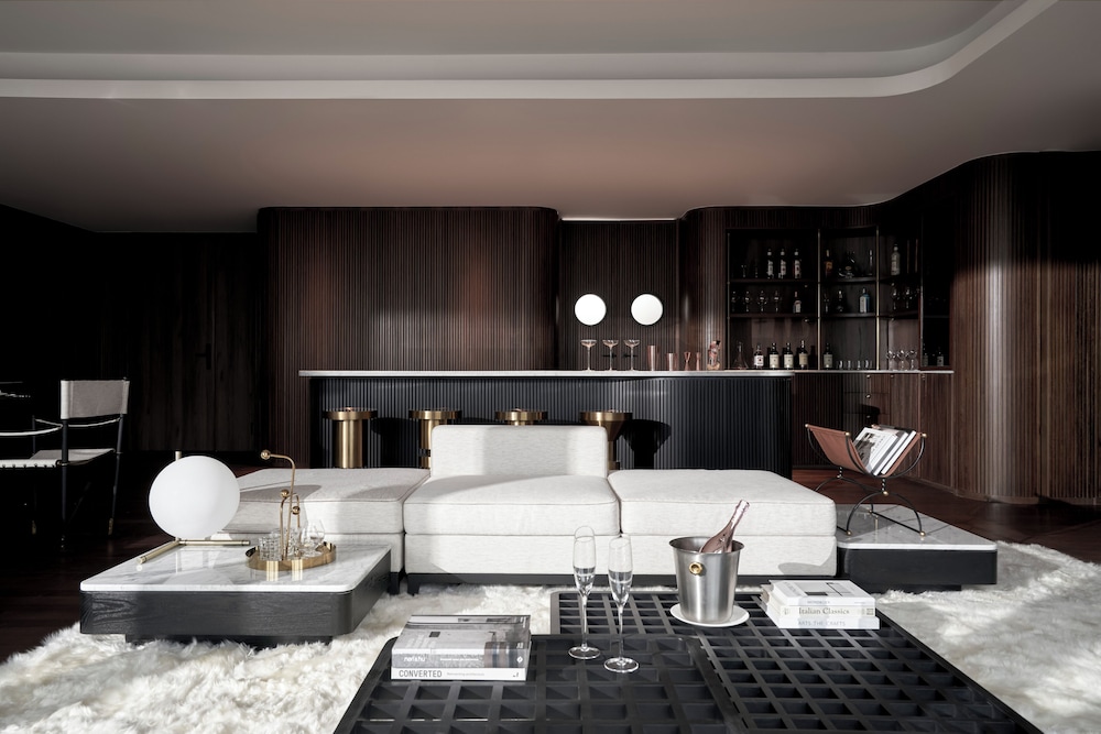 The Yacht Hotel by DC 25