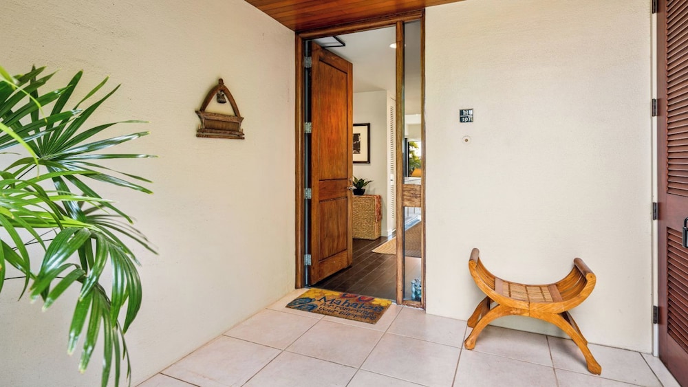 Beautifully Updated - Close to Beach & Pool - Oceanview Lanai - Vrkcv