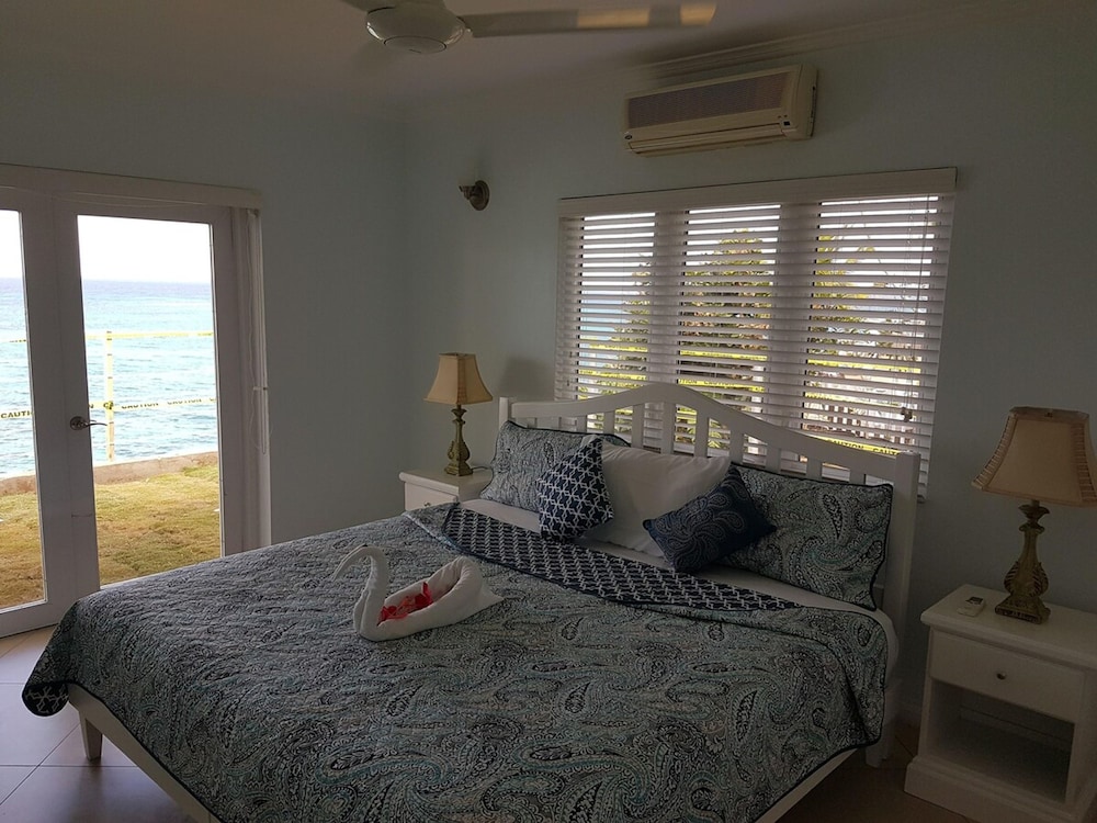 Je Suis Jamaica - 4 B R Beachfront Villa w Staff