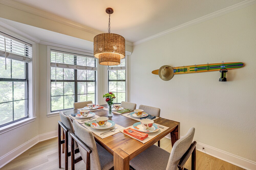 Mod on the Guad Home w/ Lake Mcqueeney Views!