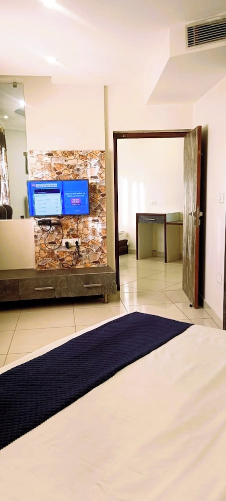 Hotel President Chintpurni