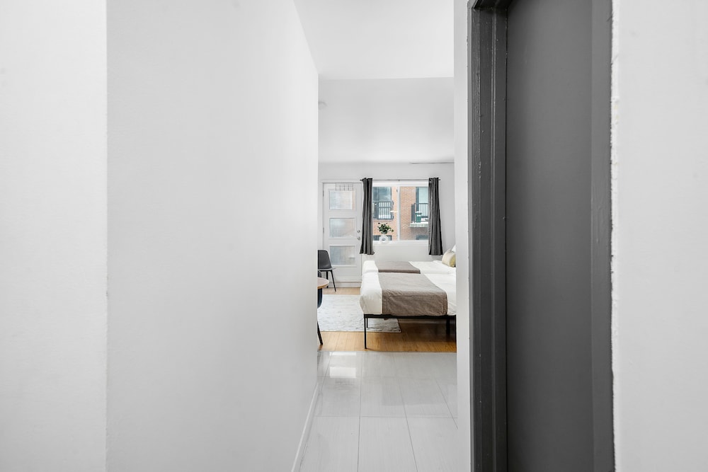 Hutchinson - Image 3