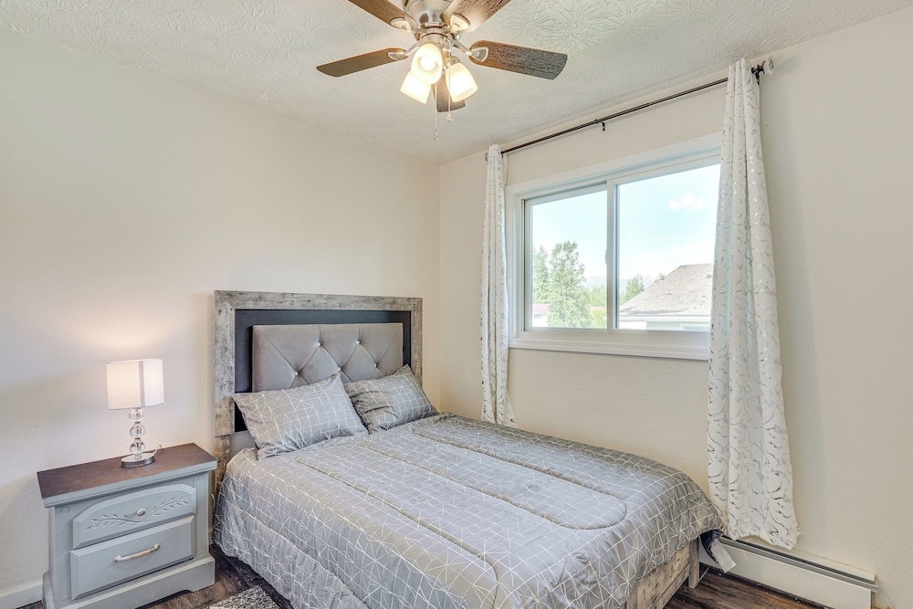 5 Mi to State Park: Mtn-view Apt in Anchorage