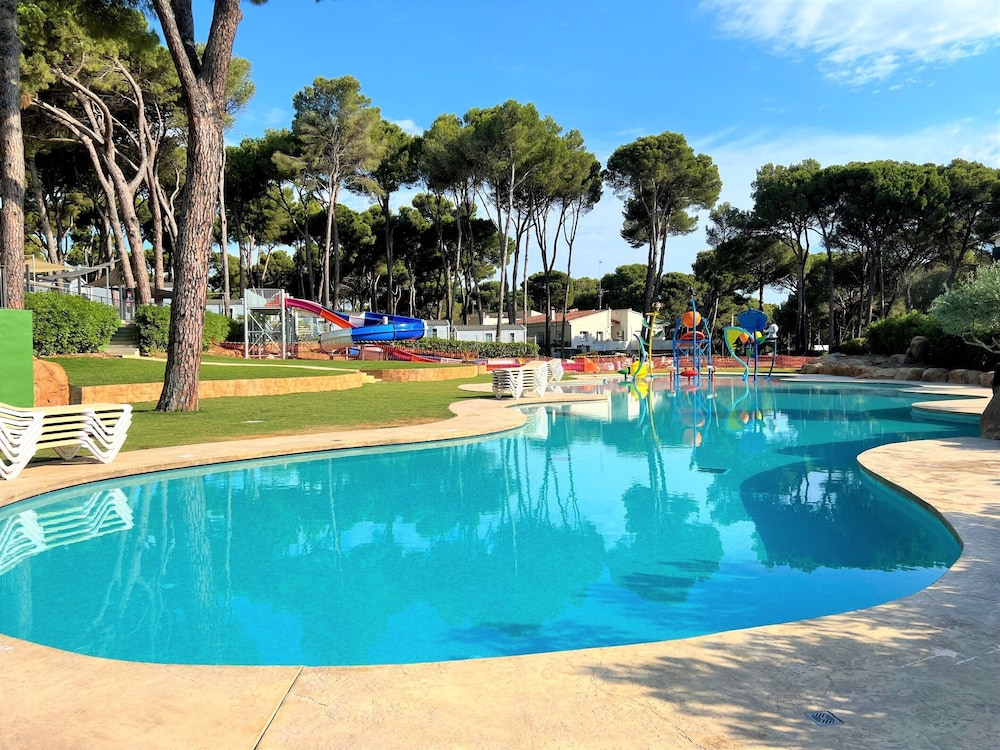 Bungalow Near Pals Beach & Pool