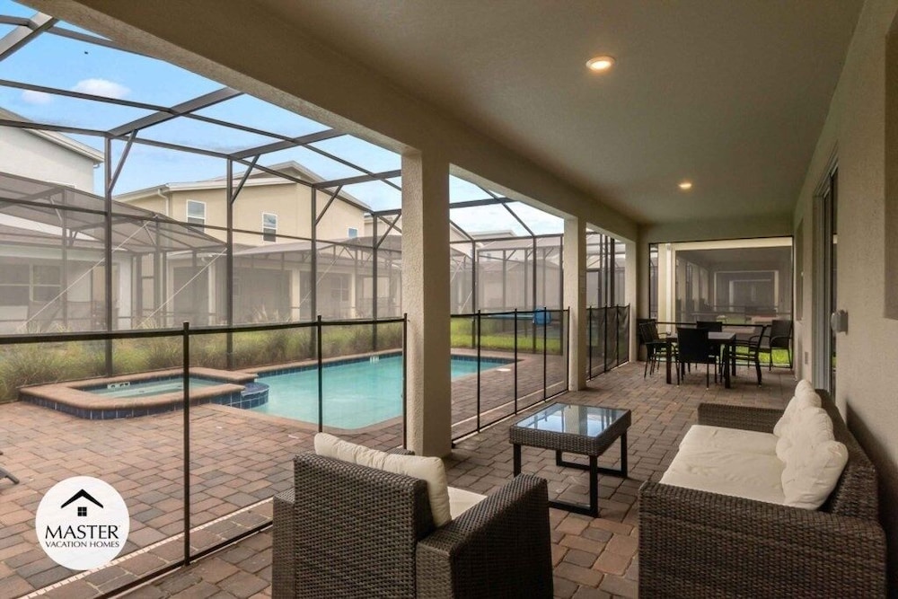 9 Bedrooms S / Storey Lake Home by RedAwning in Kissimmee, US