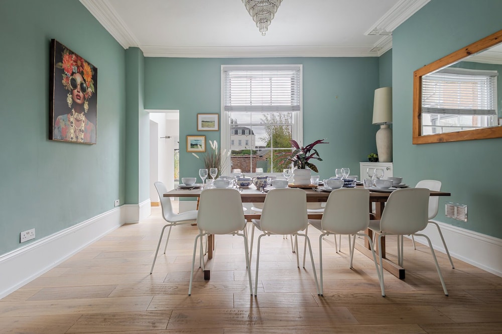 Stylish 5BD Townhouse in Leamington Spa