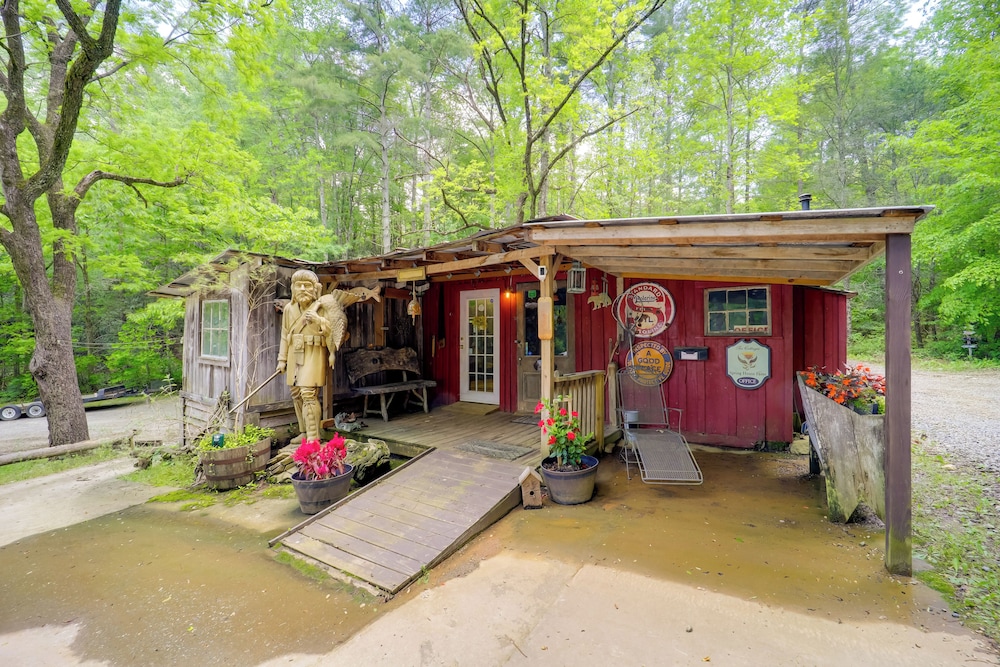 Hike, Soak & Unwind in Nature: Blue Ridge Cabin