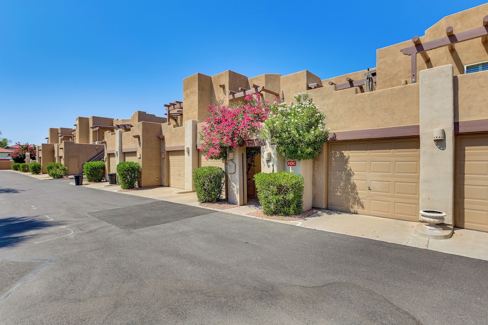 Golf Getaway 1 Mi to Old Town: Pueblo Verde Condo!