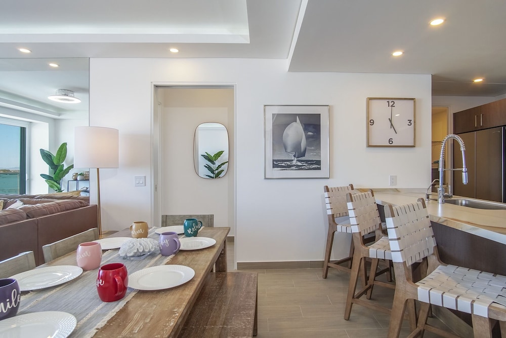 Gorgeous 2 Bedroom Condominium