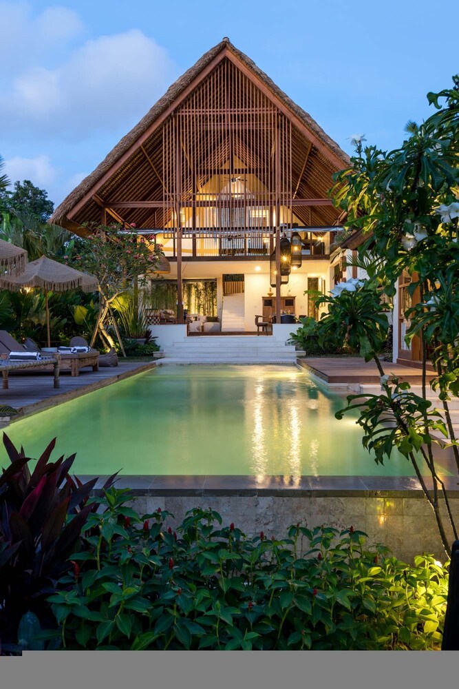 Villa Chempaka by Alfred in Bali - New Luxe Tropical 4BR Dream Villa in Canggu