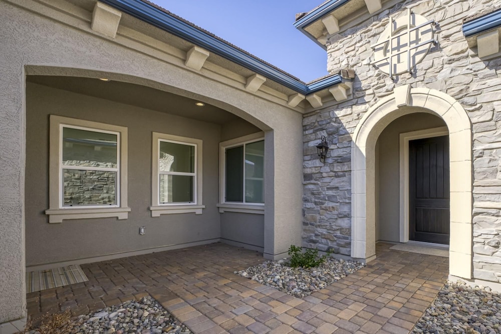 DT Reno - Luxurious 4BR Home w Dedicated Workspace