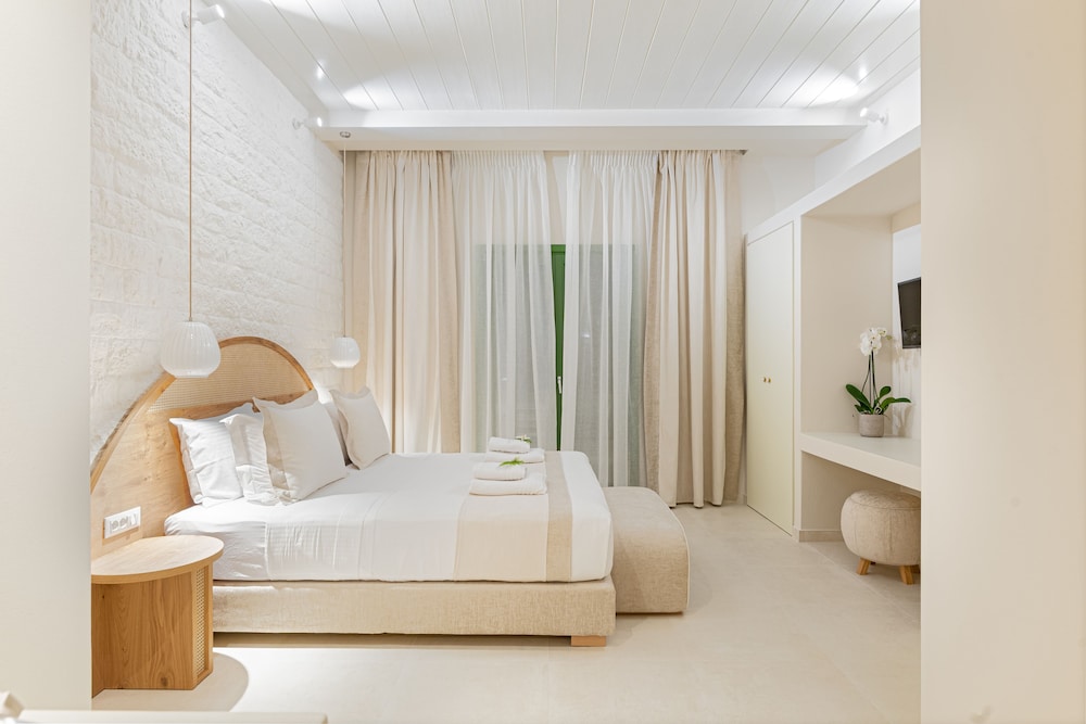 Casa Di Fiori Andros Suites view 2