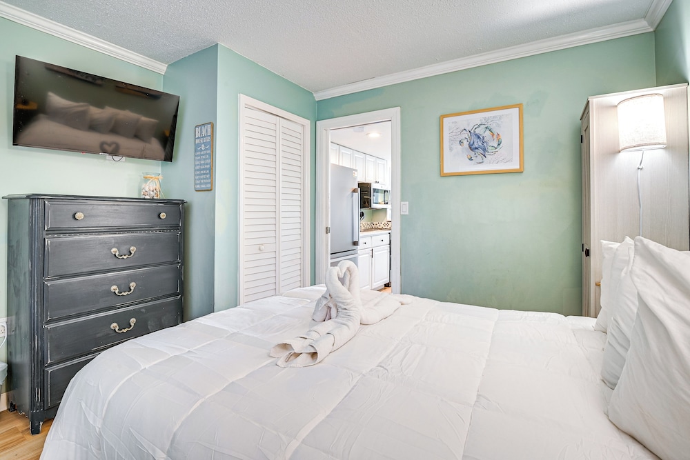 Balcony + Pool Access: Myrtle Beach Resort Escape!