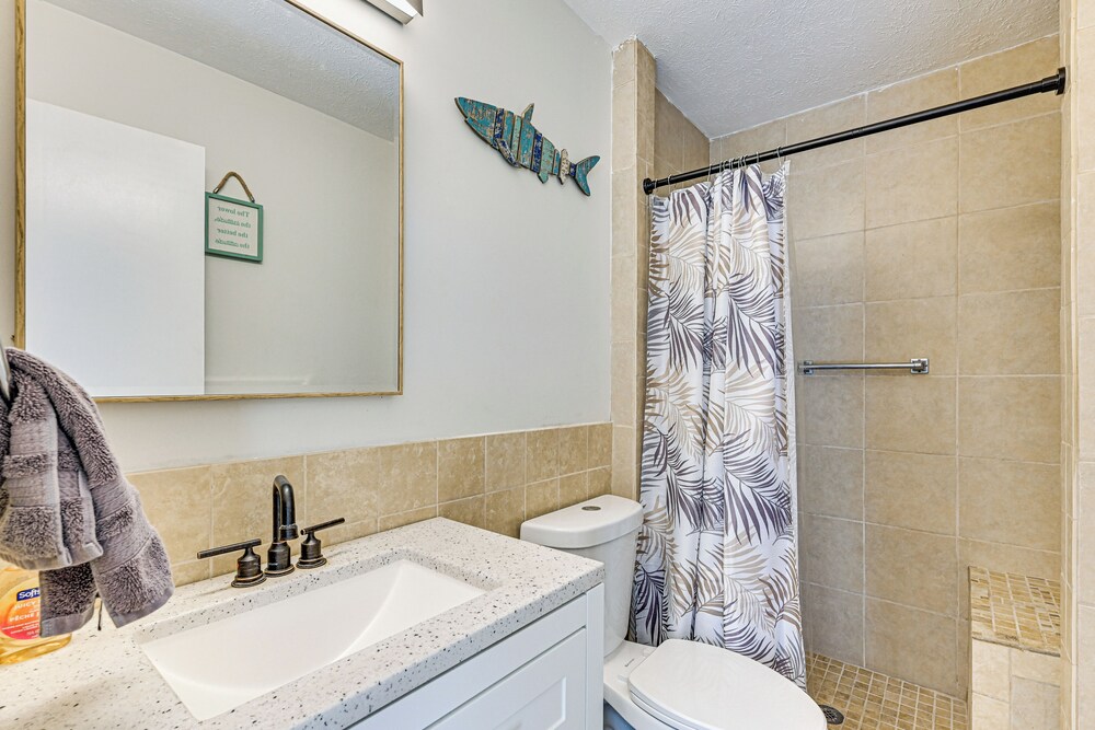 Pet-friendly Home w/ Lanais, Near Dtwn Tampa!