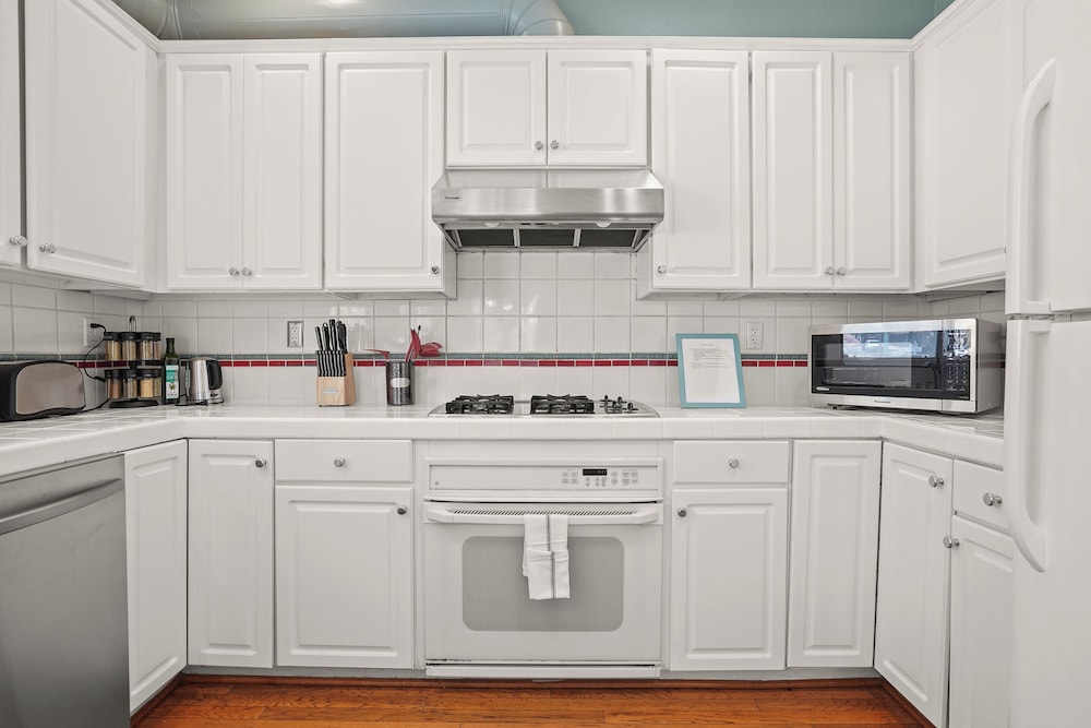 Beautiful 2BR in Silver Terrace