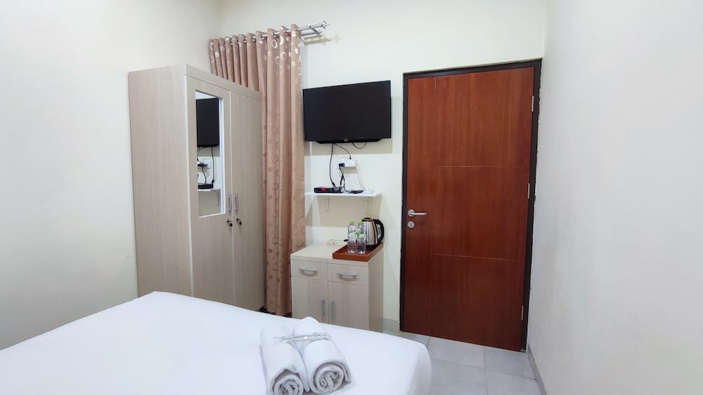 Atmosfer Guest House Sentul by Ruang Nyaman, Sentul City - 9