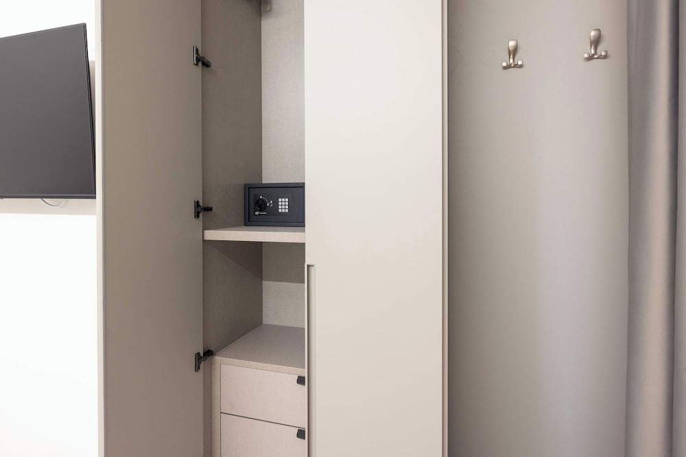 Excelsior Station Suite