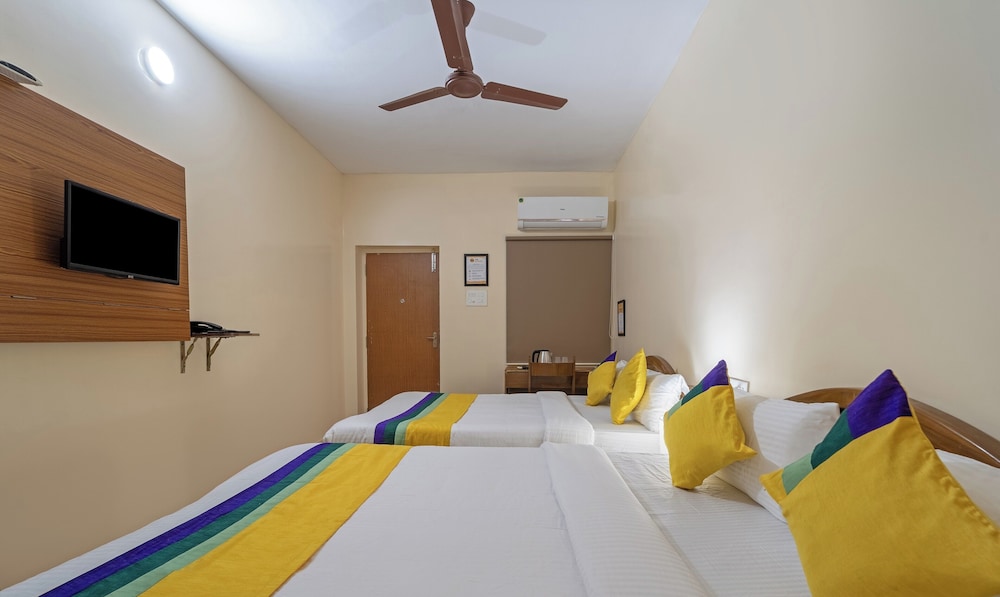 Itsy Hotels Everest Leela Residency