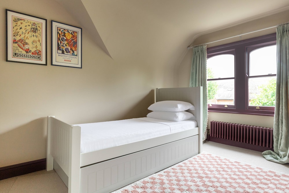 Westover Road III by Onefinestay