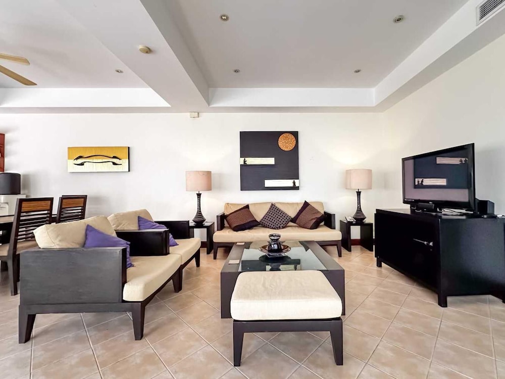 Beautiful 3-bed Villa in Cherngtalay, Thalang